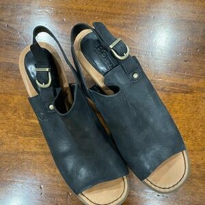 Born - Women's Black and Tan Sandals